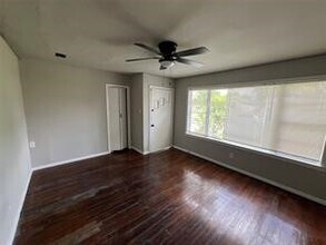 Building Photo - 3006 Dacca Dr