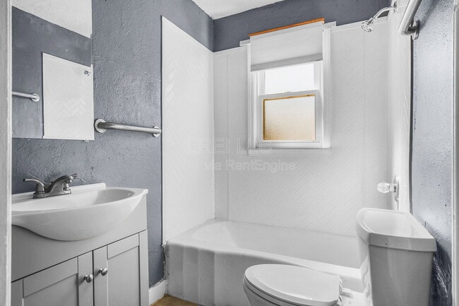 Building Photo - 1443 S 32nd St
