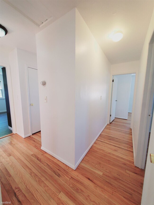 Building Photo - 3 br, 1 bath Condo - 27 Silver St Apt 2