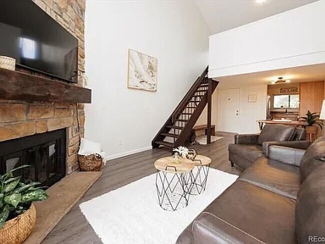 Building Photo - Flexible Condo Living with Loft near Golden!!!