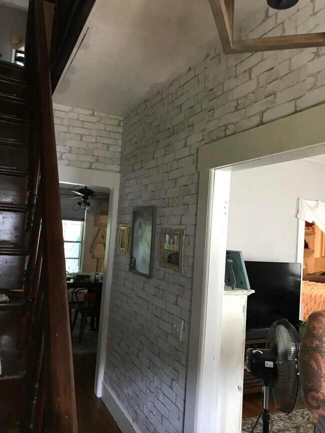 Foto del edificio - 77 W Main St