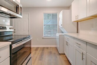 Building Photo - 4003 S Rhett Ave