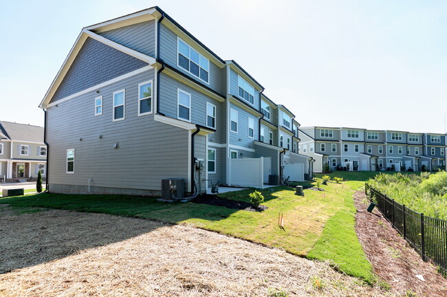 Building Photo - 341 Old Grove Ln