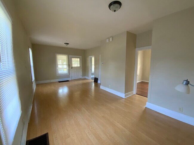 Building Photo - 1129 McDonald Ave
