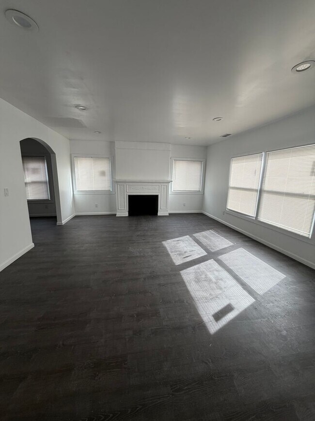 Foto del edificio - 3 Bedroom 2 bath duplex