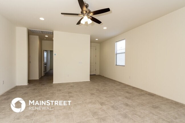 Foto del edificio - 13995 E Golden Oaks Rd