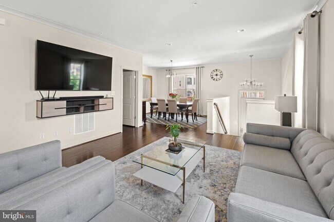 Building Photo - 13940 Estuary Dr