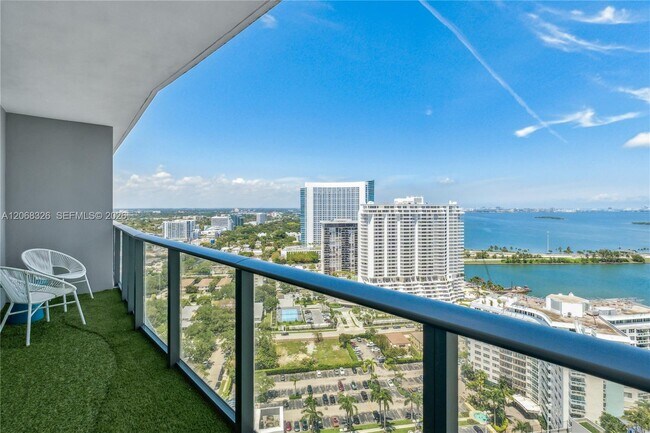 Foto del edificio - 501 NE 31st St