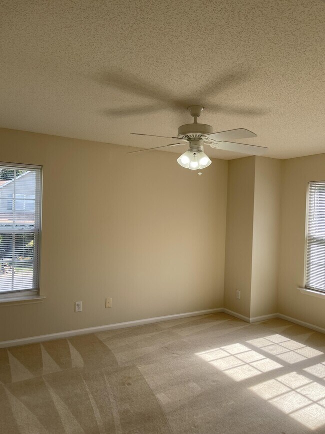 Foto del edificio - 4142 Lakewood Glen Dr