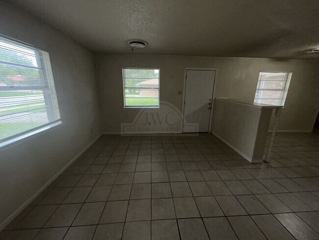 Building Photo - 1814 Gaynor Dr