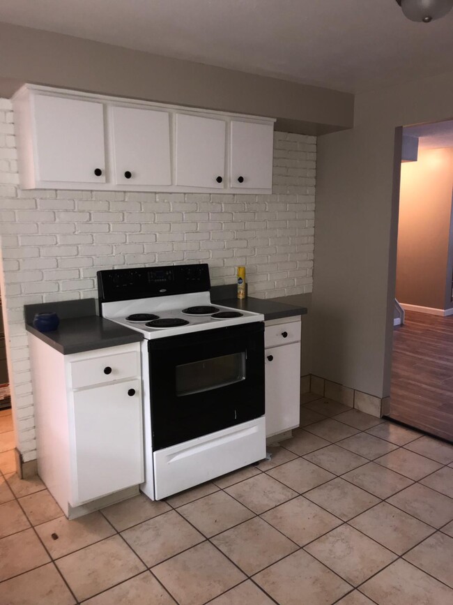 Building Photo - 1614 Lee Terrace Dr