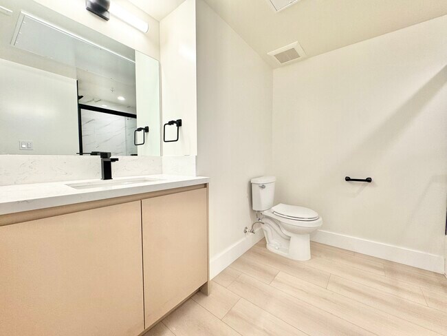 Foto del edificio - 226 N Berendo St