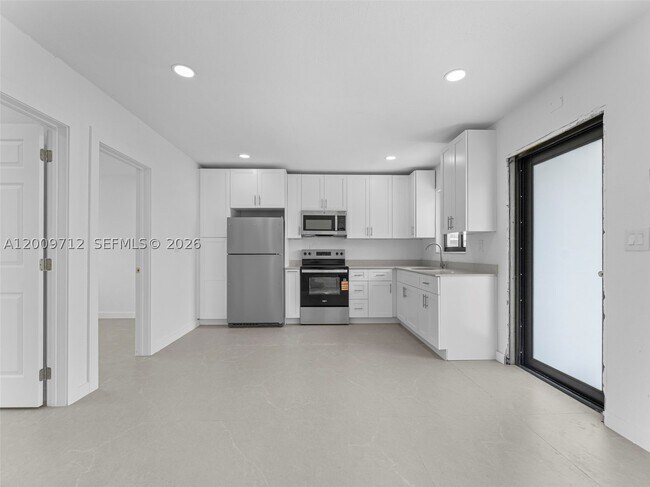 Foto del edificio - 1368 W 29th St