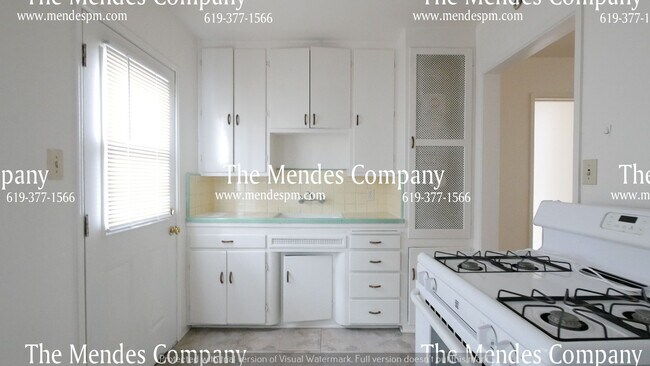 Building Photo - Cozy 1 bed / 1 bath ground floor apartment...
