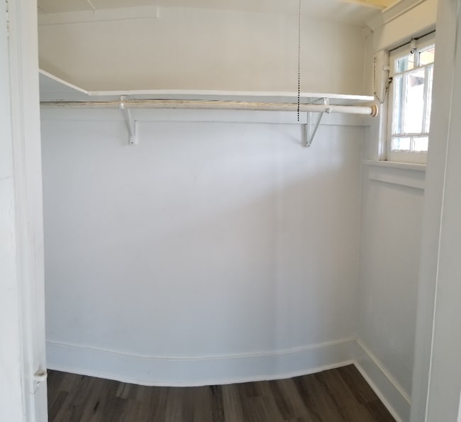 Building Photo - 1234 N Loma Vista Dr