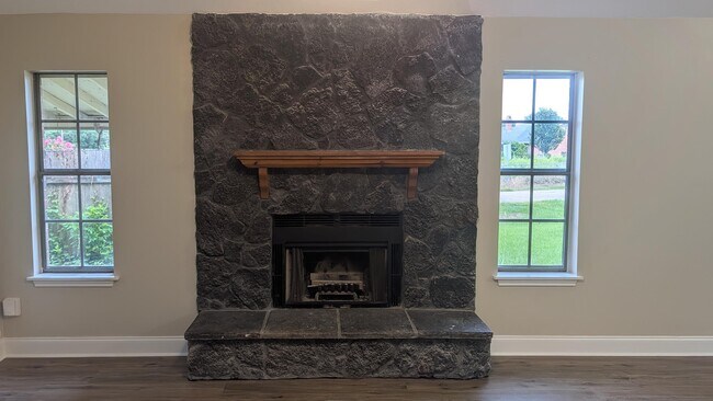 Building Photo - 101 Sagebrush Dr