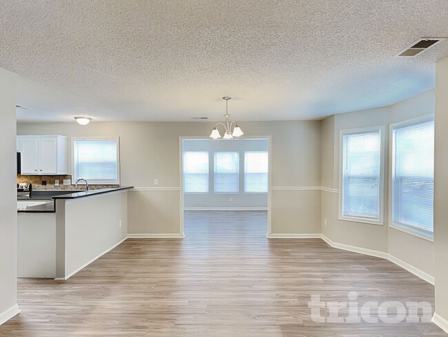 Building Photo - 2102 Taras Trace Dr