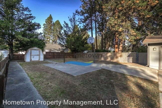 Building Photo - 3670 N Forest Cir