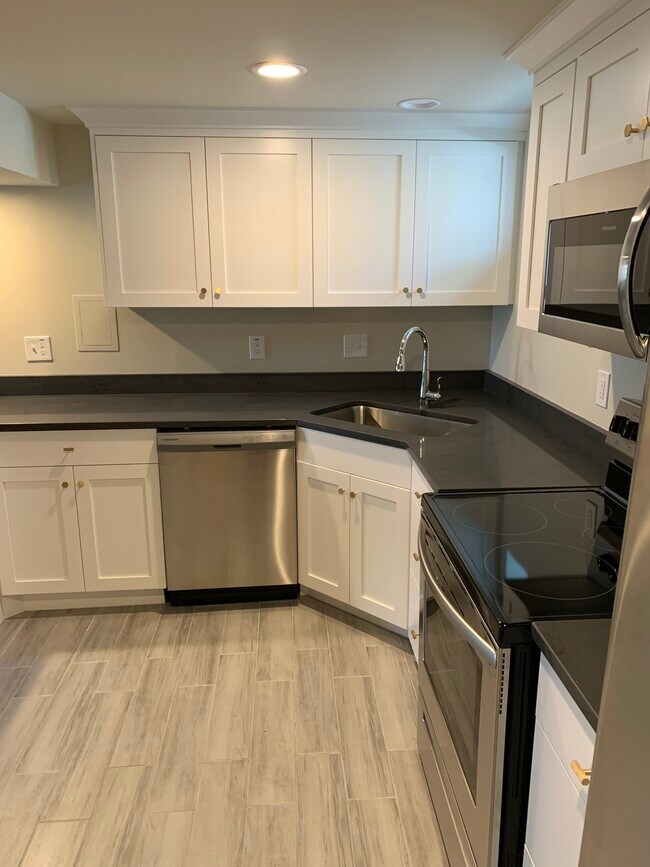 Photo - 1555 E Lanebrook Ln Apartments