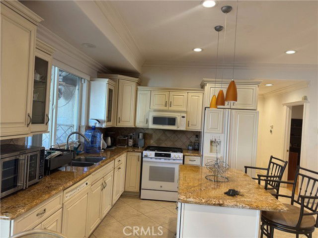 Foto del edificio - 5092 Chimineas Ave