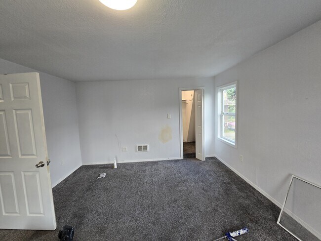 Building Photo - 811 Martin St