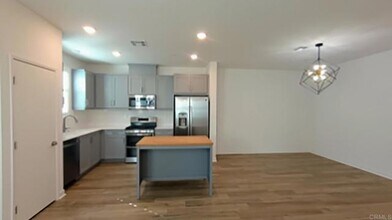 Building Photo - 5465 Seacliff Pl