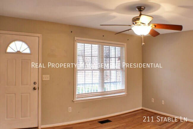 Building Photo - 211 Stable Ln