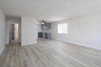 Building Photo - 12502 Oak Knoll Rd