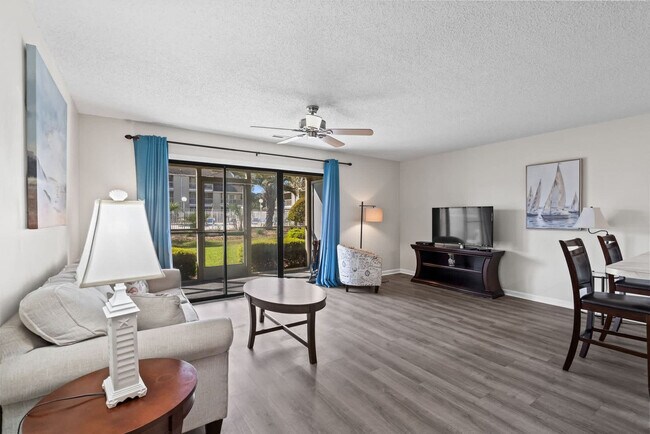 Building Photo - 1920 Bent Grass Dr