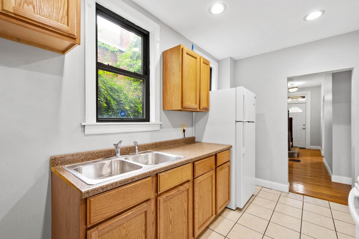 Foto principal - MOVE IN SPECIAL! SCORE HALF OFF 1ST MONTH'...