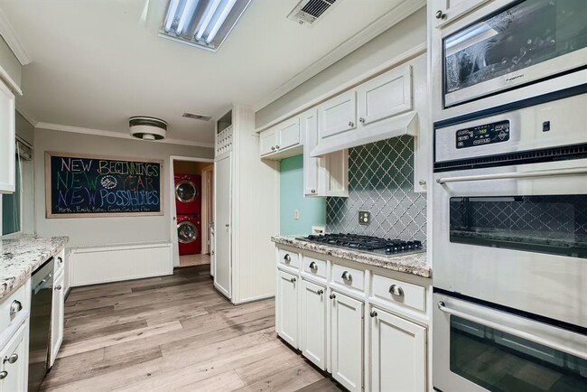 Building Photo - 5019 Oak Forest Dr