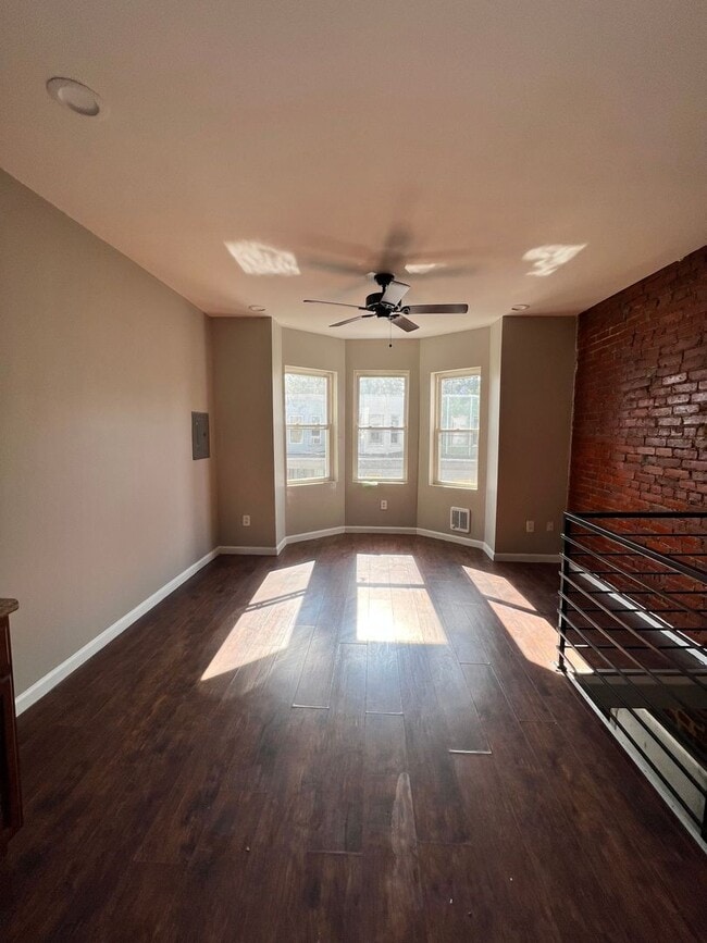 Foto del edificio - 1867 Clarence St