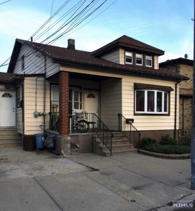 Primary Photo - 124 Farnham Ave