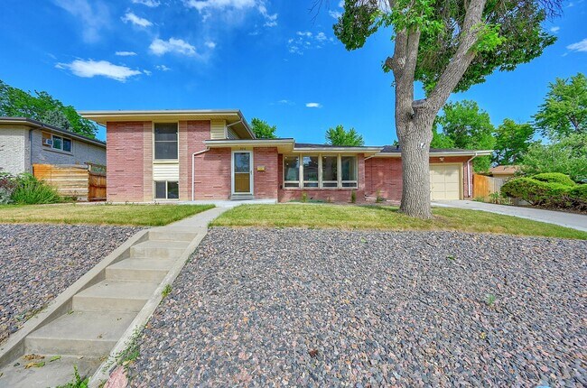 Building Photo - Great locatio, 4 bedroom 3 bath home, rece...