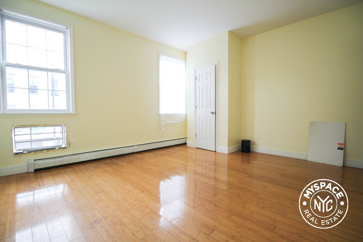 Foto principal - 172 Covert St