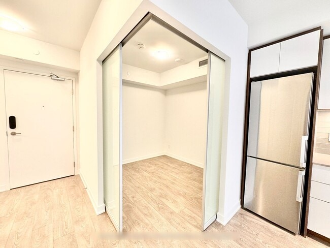 Building Photo - 543-543 Richmond St W