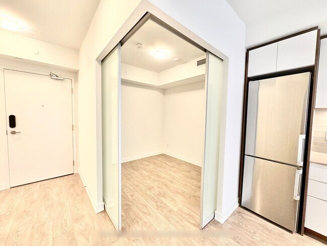 Photo du bâtiment - 543-543 Richmond St W