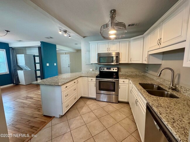 Building Photo - 1327 Azalea Dr