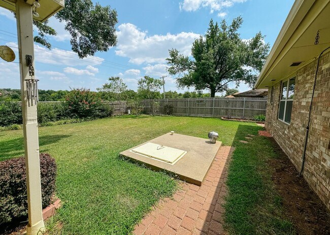 Building Photo - Charming Home in Heritage Heights!