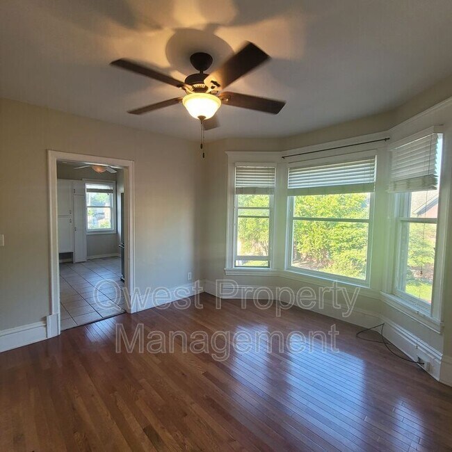 Building Photo - 900 Cherry St SE