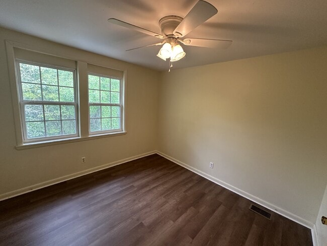 Building Photo - Apartment For Rent