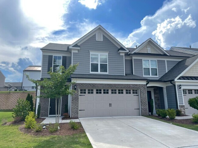 Foto del edificio - Like new 3 Bedroom townhouse with 2 car garage