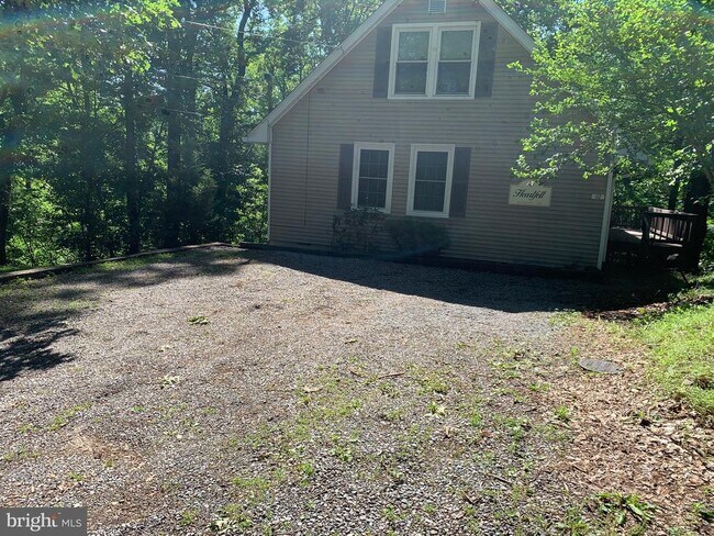 Building Photo - 132 Pinecrest Ln