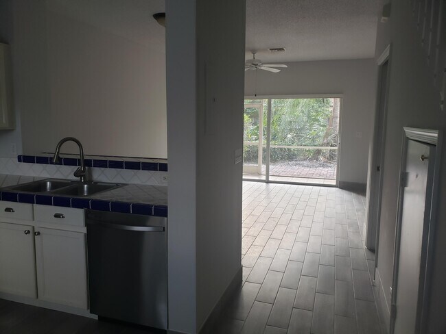Building Photo - 6945 Stoney Creek Cir
