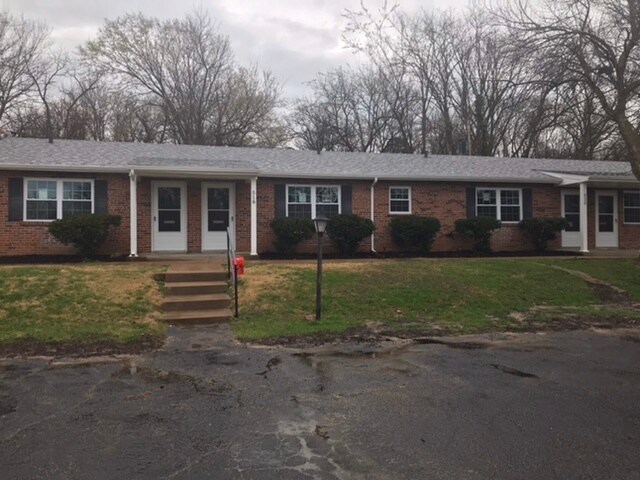 Front of building - 516 Wooddell Ct