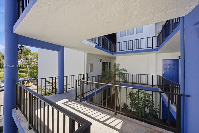 Foto del edificio - 6010 S Falls Cir Dr