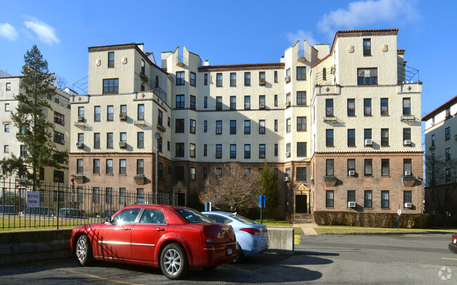 Building Photo - Wykagyl Garden Apartments