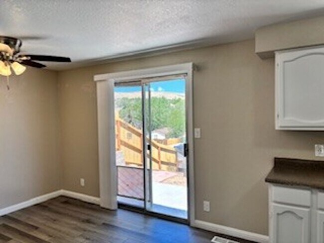 Building Photo - COMPLETELY REMODELED - THIS ONE WON'T LAST...