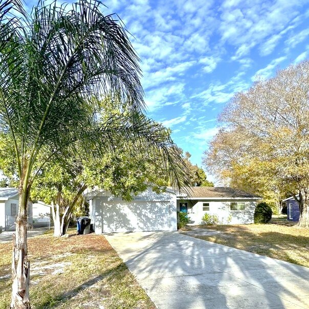 Building Photo - 2565 Granada Cir W