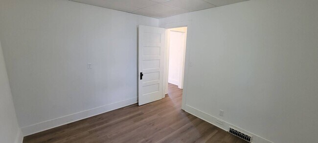 Building Photo - 1010 3rd Ave
